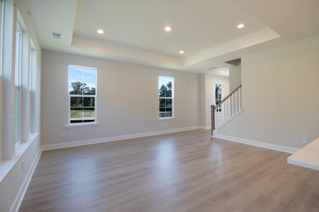 Building Photo - 426 Queenview Ln
