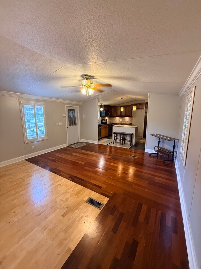 Building Photo - 1007 W Thomas St