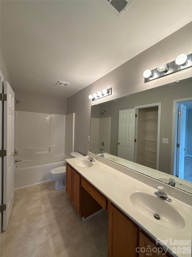 Building Photo - 12053 Bragg St