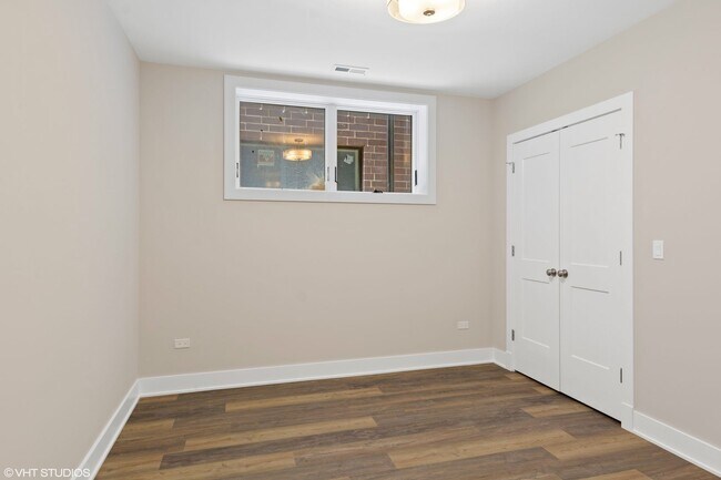 Building Photo - Condo Quality 3,400 SF Duplex Down in Roscoe Village, Pet Friendly Available August 1st