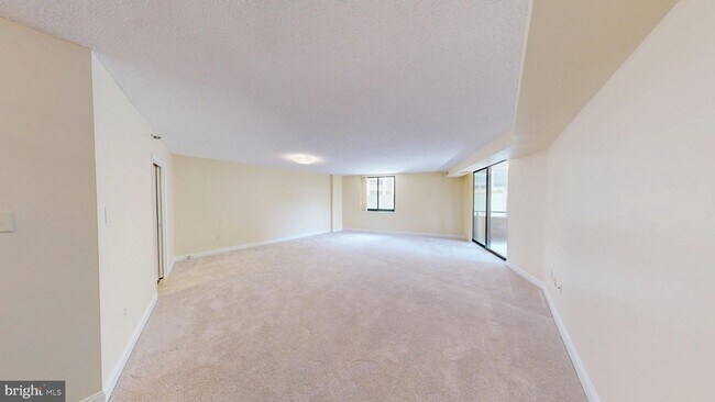 Building Photo - 4550 N Park Ave