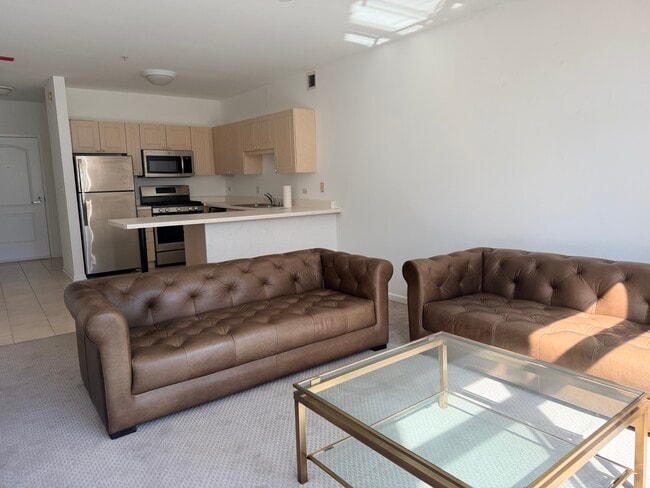 Building Photo - 21 W Chestnut St