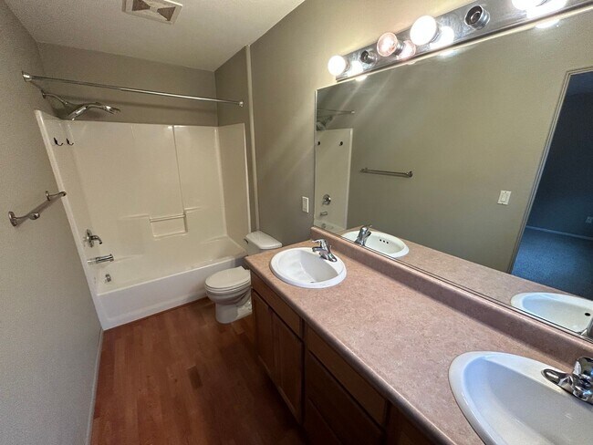 Building Photo - Unique 36th Ave Duplex - 2 Bed, 2 Bath on South Hill!