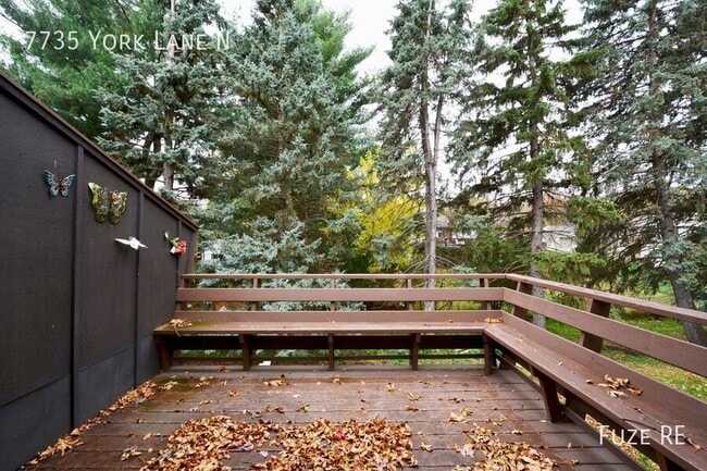 Building Photo - 7735 York Ln N