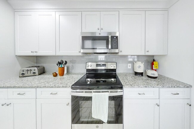 Building Photo - 1447 Akridge St NW
