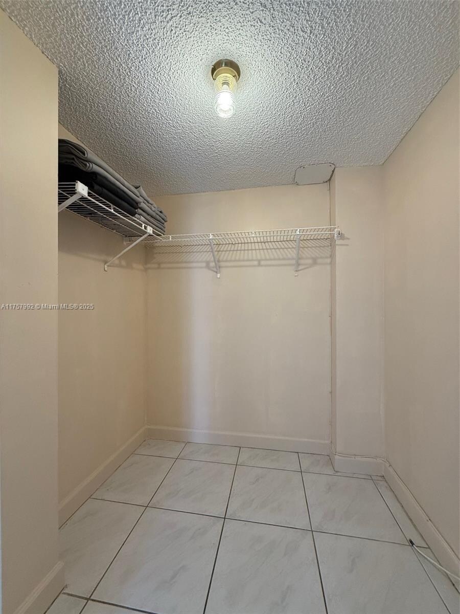 Building Photo - 17011 N Bay Rd