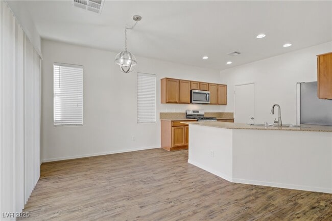 Building Photo - 9535 Stills Way
