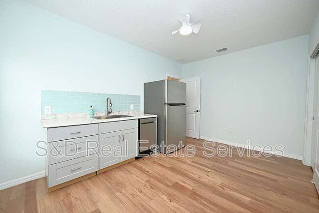 Building Photo - 2028 Rosewood Cir