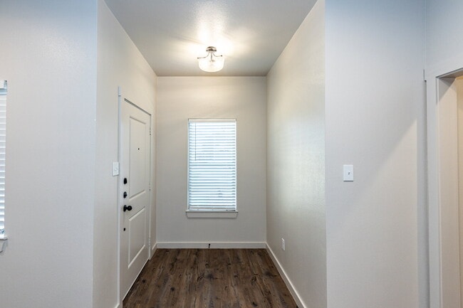 Building Photo - Like-New Modern Townhomes in Cooper ISD!