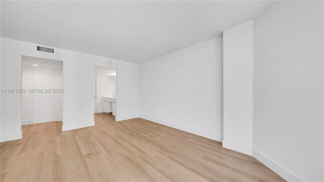 Building Photo - 555 NE 34th St