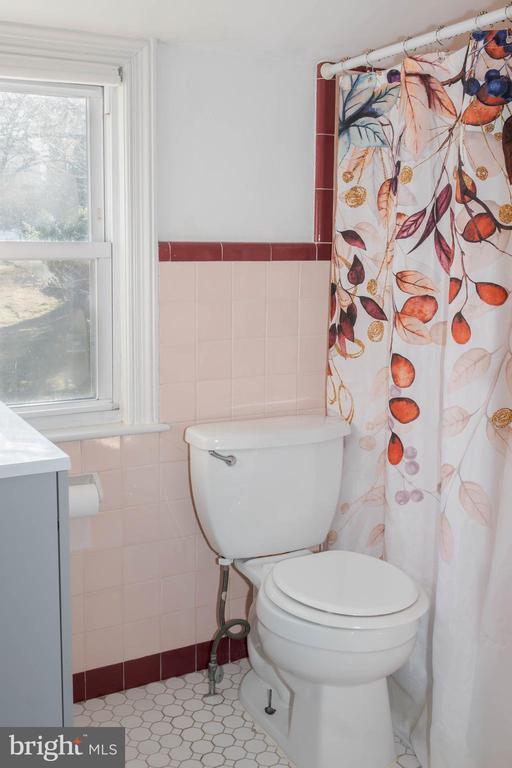 Building Photo - 209 Elm Ave