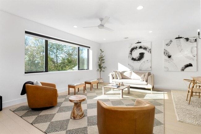 Building Photo - 3406 E 17th St