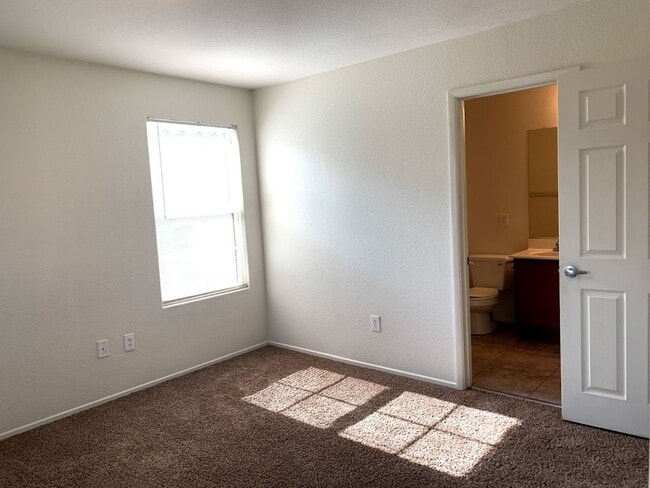 Building Photo - Ready for Move In