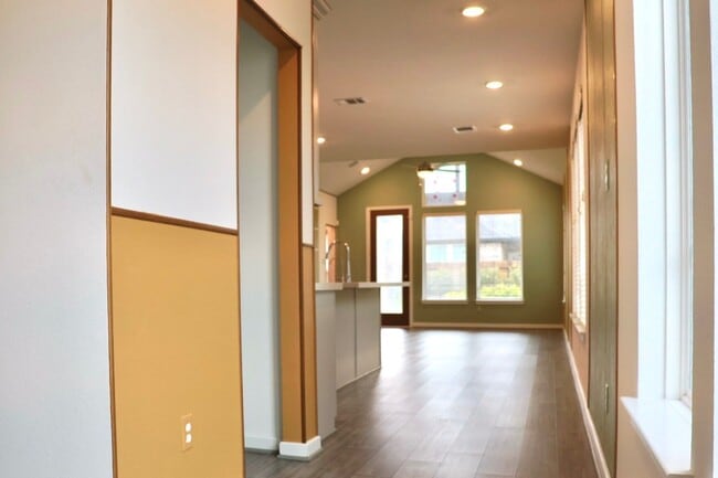 Building Photo - 17631 Carnation Gln Dr