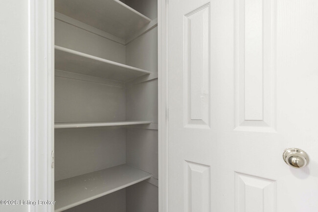 Building Photo - 8815 Woodpointe Blvd