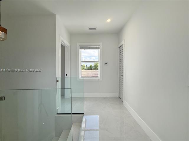 Building Photo - 927 SW 18th Ave