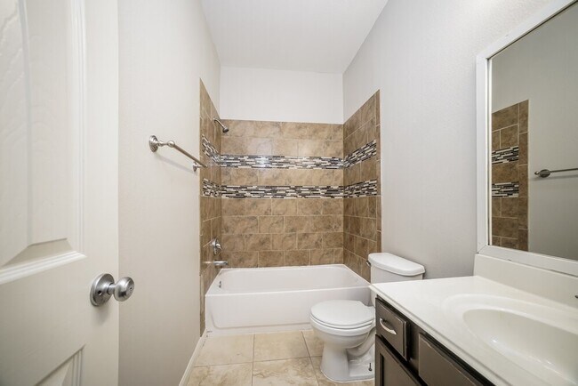 Building Photo - 4043 Mossy Pl Ln