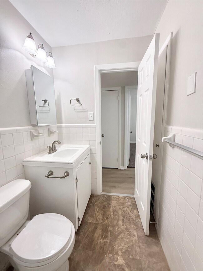 Building Photo - 201 S Kaysie St