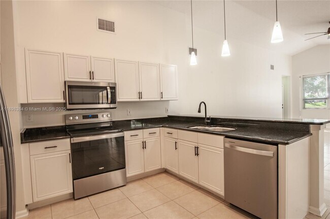 Building Photo - 7440 NW 65th Ln