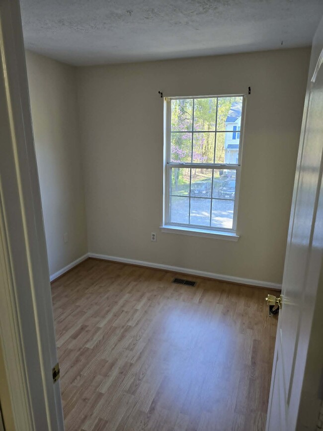 Building Photo - 45275 Elkton Ln