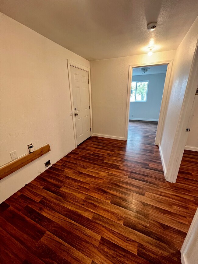 Building Photo - 990 Janes Rd