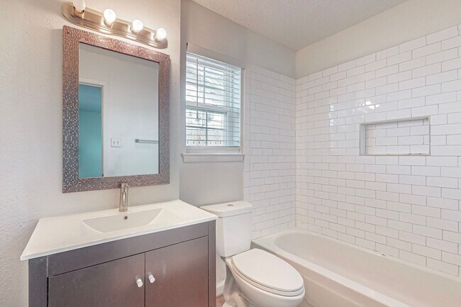 Building Photo - Adorable 1 Story Ready for Move In!  Birdville ISD!