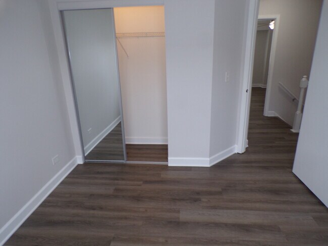 Building Photo - 13 Redbud Ct