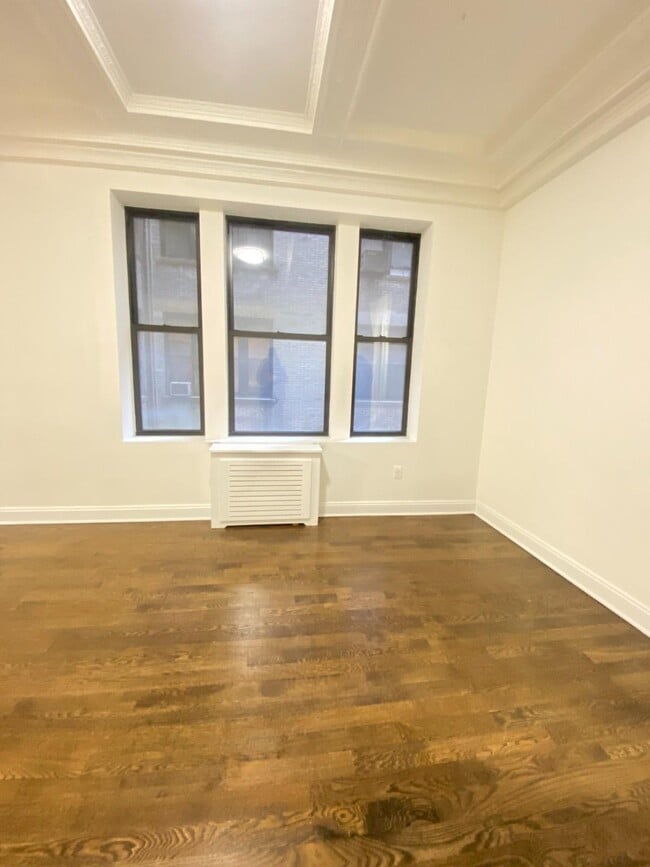 Building Photo - 200 W 58th St