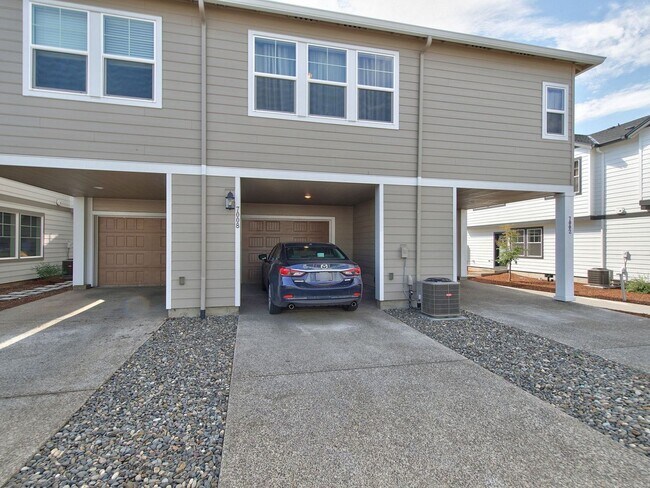 Building Photo - Like New Reed's Crossing Townhouse! Available Now!!