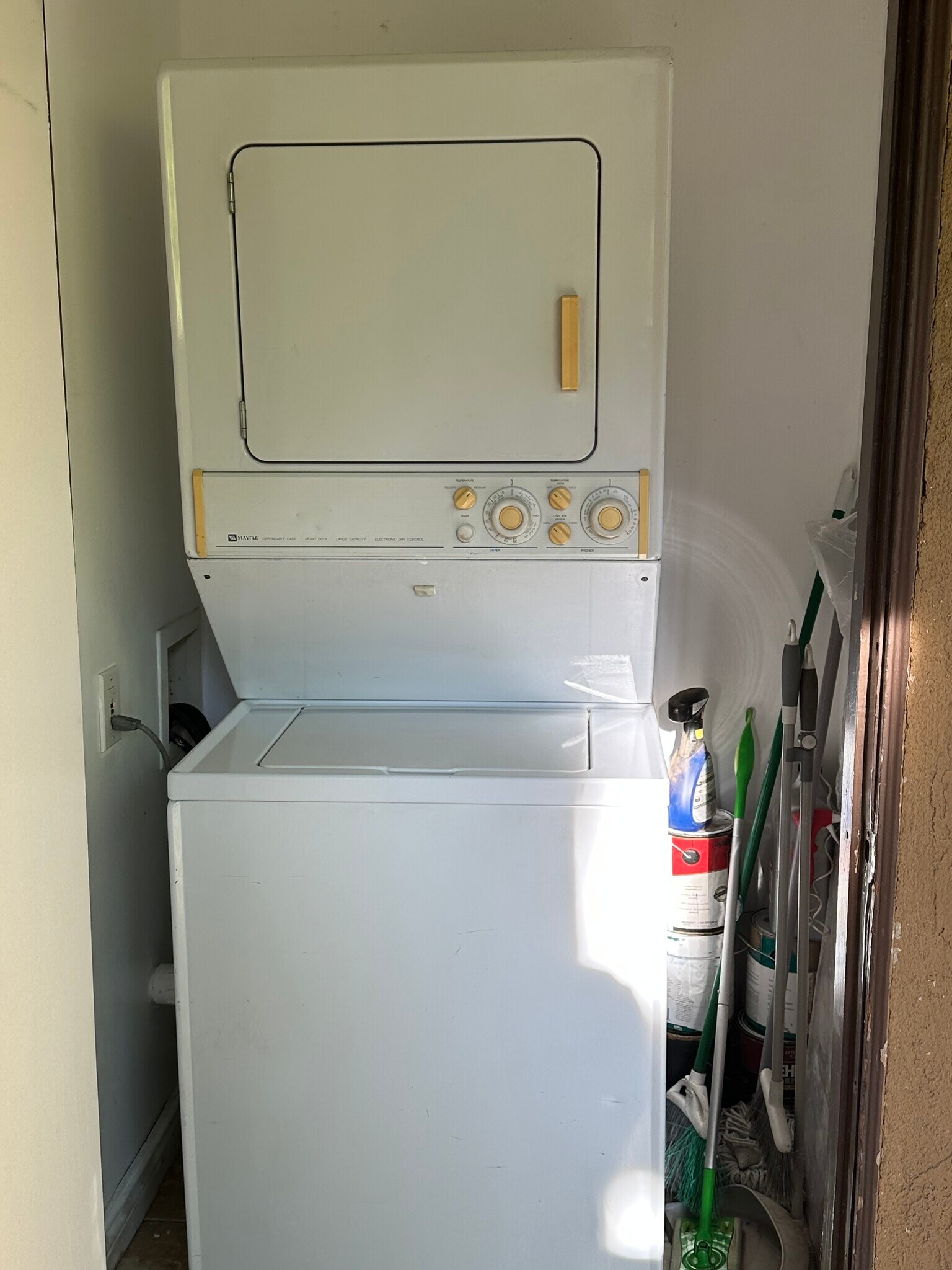 Building Photo - 18350 Hatteras St