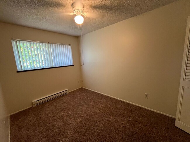 Building Photo - LOVELY DUPLEX HOME IN BEAUTIFUL SANDY, OR!!