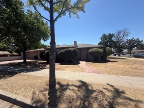Building Photo - APPLY NOW!! 4 BEDROOM HOME!!