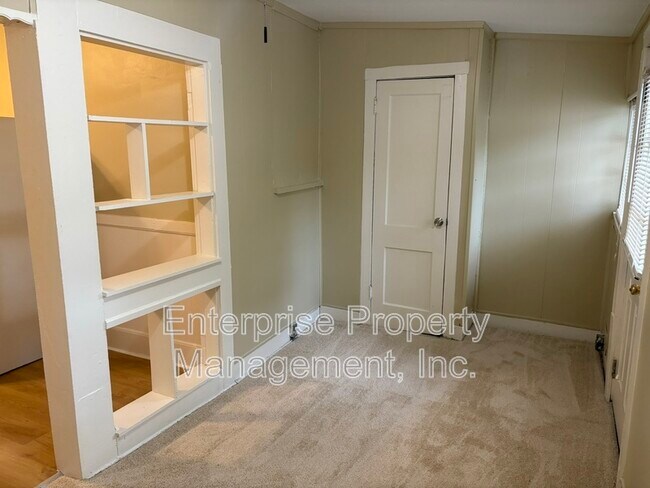 Building Photo - 2187 Court Ave