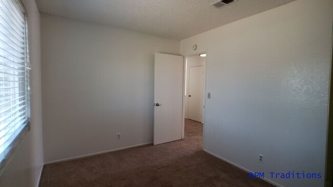 Building Photo - 3 + 2 in Rosamond!