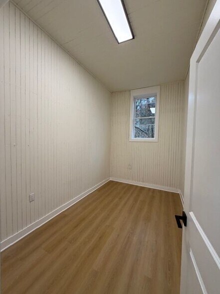 Building Photo - 473 Amity Rd