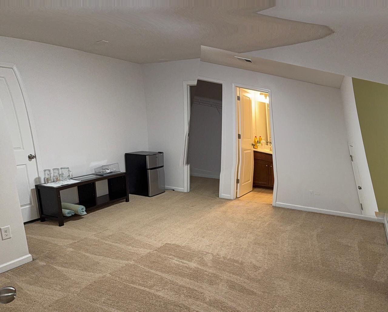 Building Photo - 2124 Greencrest Cir