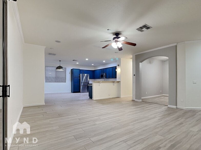 Building Photo - 17964 W Carol Ave