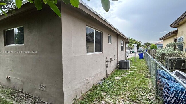 Building Photo - 2771 NW 11th Ct