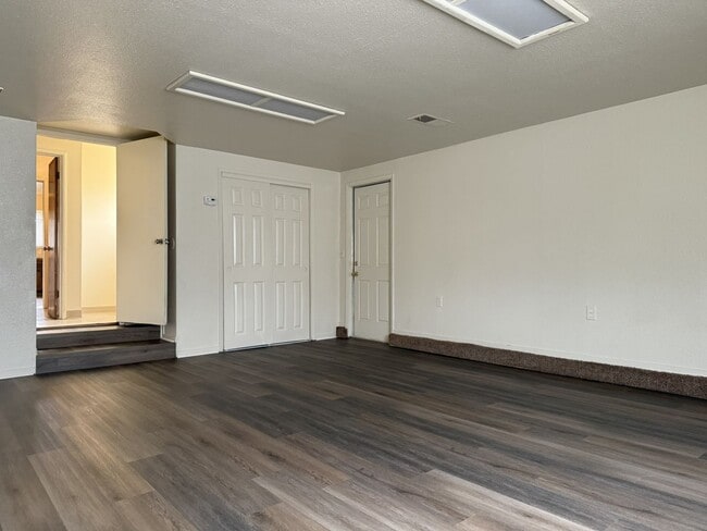Building Photo - Available NOW! 4/2 With New Exterior Paint!! Move in Special, Half off first month's rent.