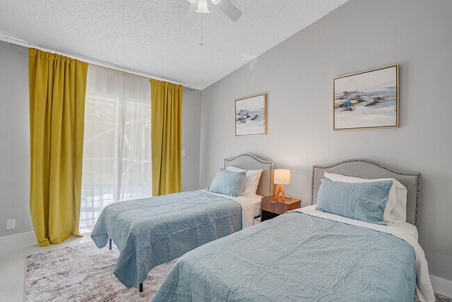 Building Photo - 1329 Periwinkle Pl