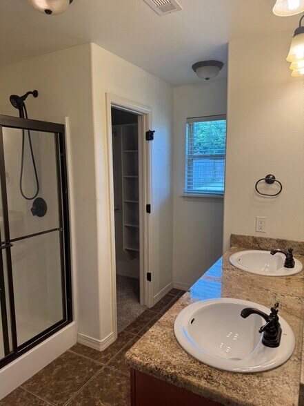 Building Photo - 489 North Drewrys Bluff Drive