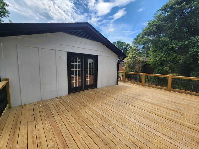 Building Photo - 1055 College Station Rd