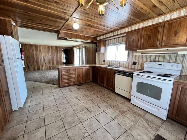 Building Photo - 2 Bedroom 1 Bath