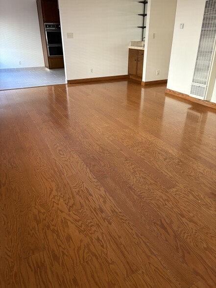 Primary Photo - 1034 W 23rd St