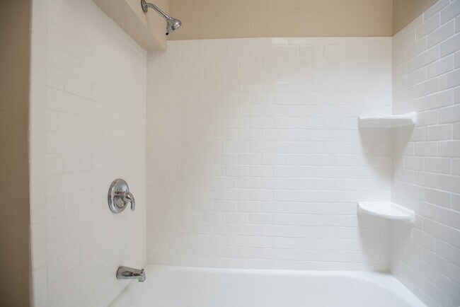 Building Photo - 1603 N Van Buren St