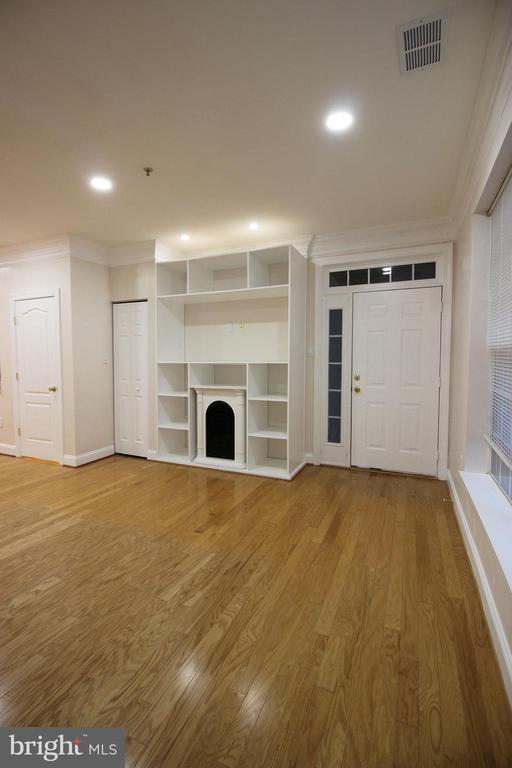 Building Photo - 141 Chevy Chase St