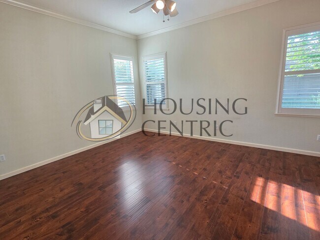 Building Photo - Beautiful Single Story Rental in Gated Serrano Community!