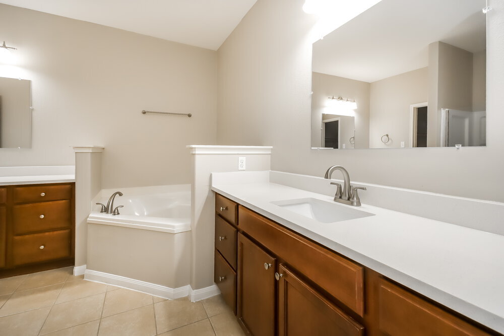 Building Photo - 10296 Stone Gate Dr