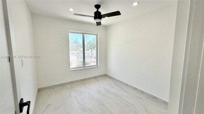 Building Photo - 3826 NE 171 St