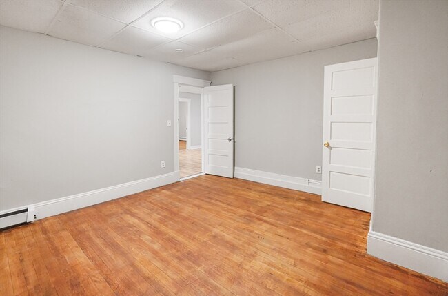 Building Photo - 15 1/2 Mendon St